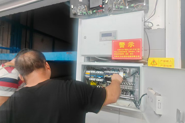 仓库用导轨式液压升降货梯常见误区的沈阳货梯厂家深度解析